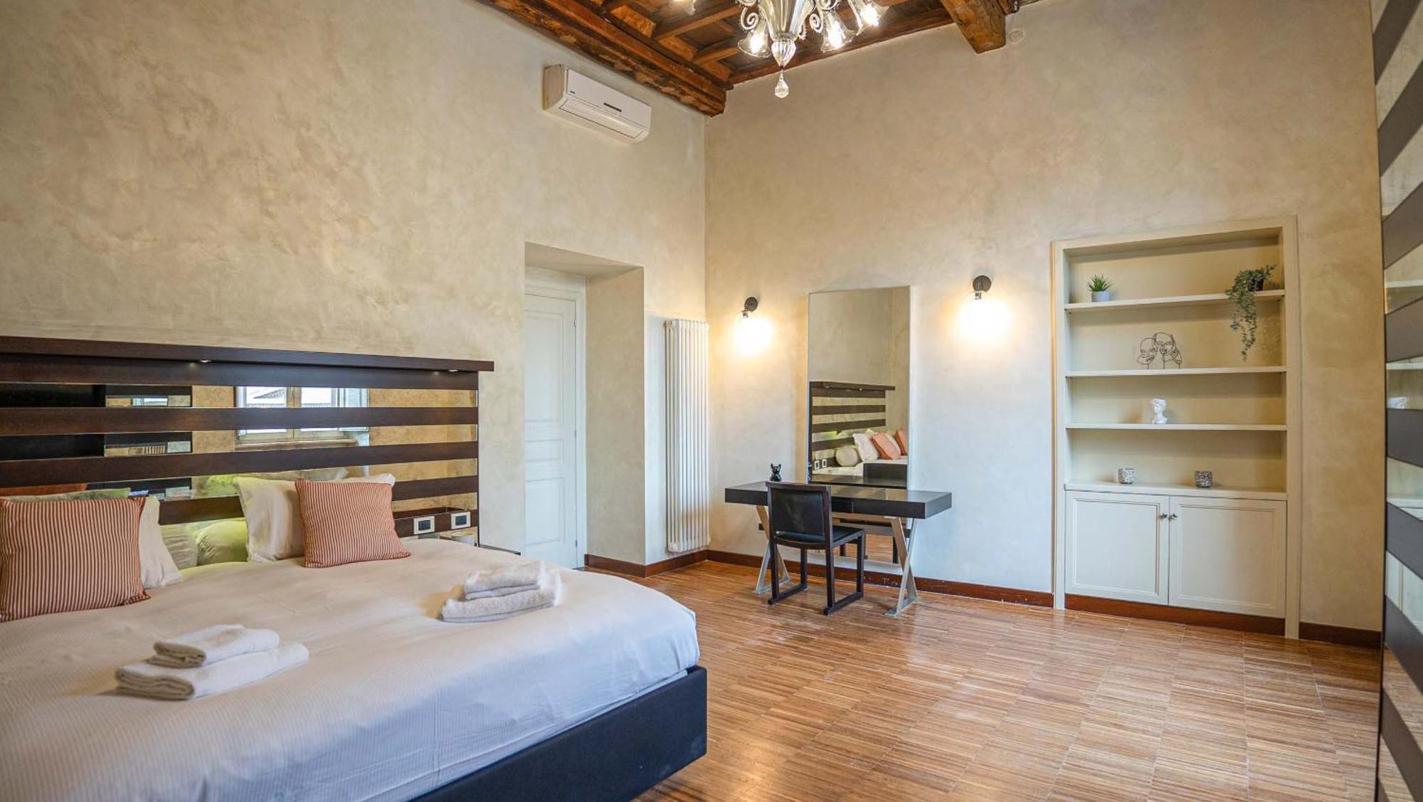 Piazza Venezia Charming Apartments With View ローマ エクステリア 写真